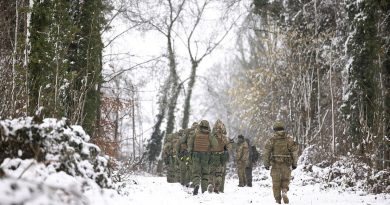 Ukrainian trainees perform a section attack during a field phase of the first rotation of Operation Kudu in the United Kingdom. Story by Captain Annie Richardson. Photo by Corporal Jonathan Goedhart.