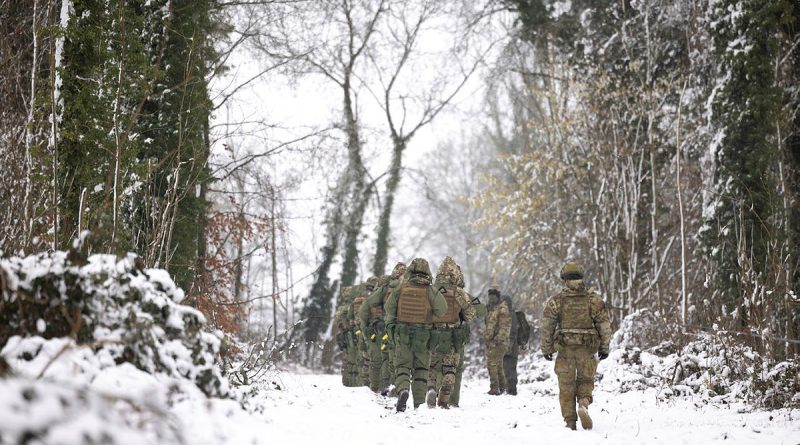 Ukrainian trainees perform a section attack during a field phase of the first rotation of Operation Kudu in the United Kingdom. Story by Captain Annie Richardson. Photo by Corporal Jonathan Goedhart.