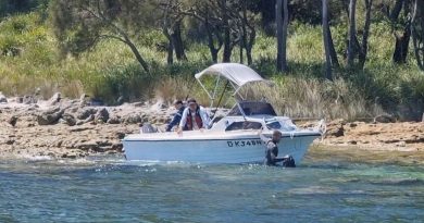 Seaman Clearance Diver Finn Bentley from HMAS Yarra assists civilian mariners lodged on a reef near Murray's Beach, Jervis Bay. Story by Lieutenant Max Logan.