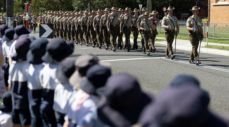 Army officers and soldiers from the School of Infantry conduct their freedom-of-entry parade through the streets of Singleton, NSW. Story and photo by Sergeant Matthew Bickerton.