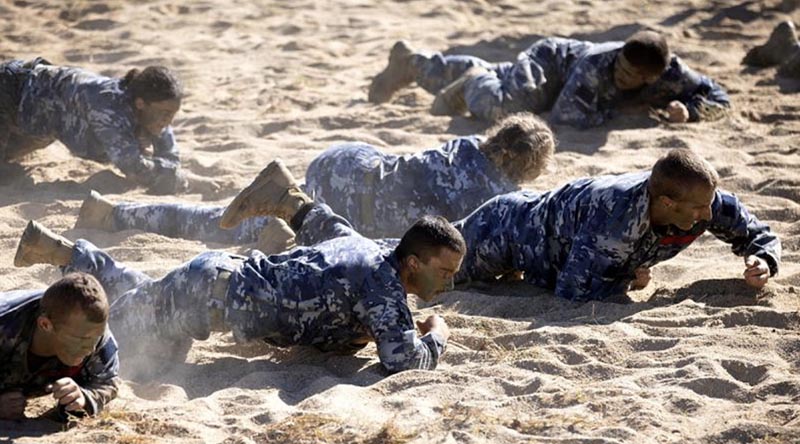 RAAF recruits take part in the confidence course at 1 Recruit Training Unit. Photo by Private Nicholas Marquis.