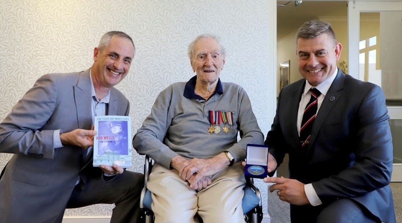 Warrant Officer Class One Benn Goulter, left, and Brigadier Greg Novak, right, with veteran Signalman James ‘Jim’ Easton at the St Heliers Grace Joel Retirement Village, New Zealand. Story by Captain Evita Ryan. Photo by Maryvonne Gray.