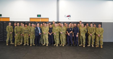 Australian Army personnel from 9th Battalion with Queensland Police Service during Exercise Arras integration in Brisbane. Story by Captain Cath Batch. Photo by Lieutenant Nicolas Hawkins.
