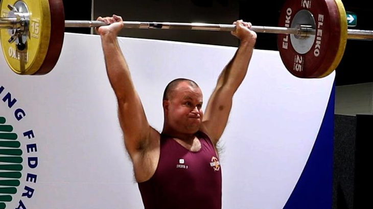 Australian Army officer Major Joshua Barkley lifts his winning clean and jerk in the recent Australian Masters Championships in Sydney. Story by Private Nicholas Marquis.