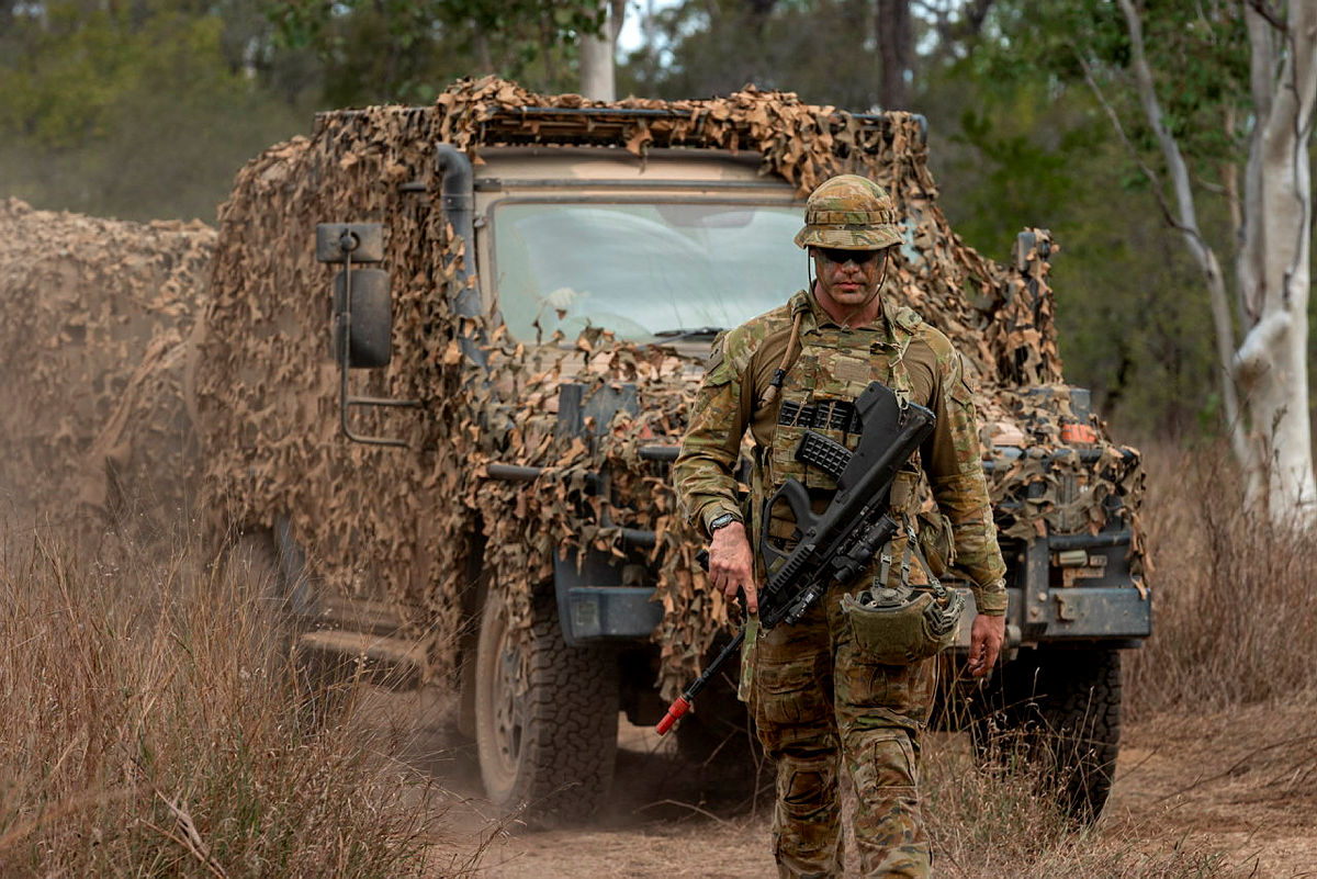 その他 Army Australia e Odgers australian-army-soldier-on-ex-