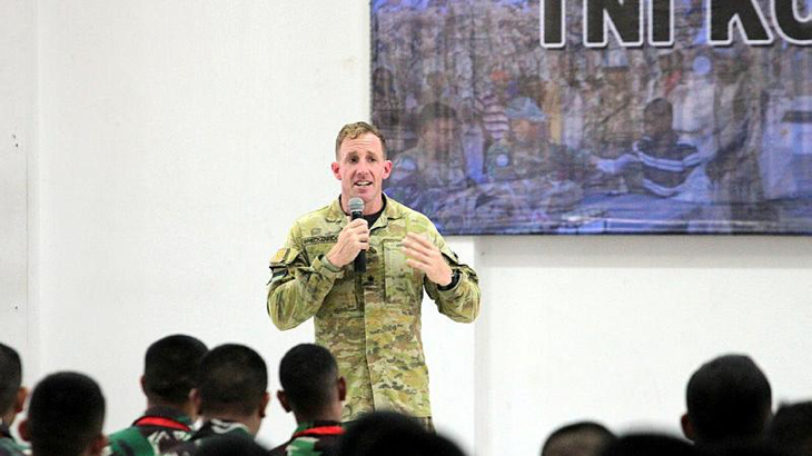 Australian Army Major Matthew Breckenridge delivers core pre-deployment training to the Indonesian Armed Forces Garuda Contingent deploying to the UN Organization Stabilization Mission in the Democratic Republic of the Congo. Story by Corporal Veronica O’Hara.