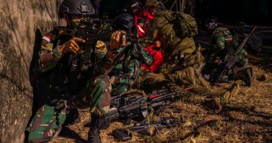 tralian Army soldiers and Indonesian soldiers conduct a night assault at the Darwin Military Museum as East Point, NT. Story by Major Dan Mazurek. Photo by Captain Annie Richardson.