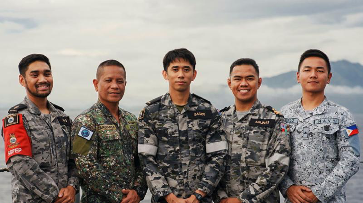 From left, RAN Able Seaman Marc Moyo, Philippine Marine Corps Master Sergeant Vincente Carubanga Jr, Australian Army Private Melanio Sager, RAN Medical Officer Lieutenant Phil Salinas and Philippine Navy Apprentice Seaman Cedrick Marcelo on HMAS Canberra near Manila, Philippines, during Exercise Alon. Story by Lieutenant Carolyn Martin. Photo by Corporal Robert Whitmore.