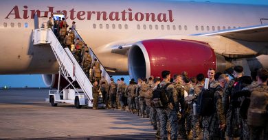 United States marines board an Omni Air International flight departing from RAAF Base Darwin, NT. Photo by Petty Officer Leo Baumgartner.