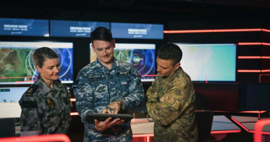 ADF personnel experiment in the Lockheed Martin Australia Endeavour Centre in preparation for AIR6500 capability delivery. Story by Sophie Pearse. Photo from Lockheed Martin Australia.