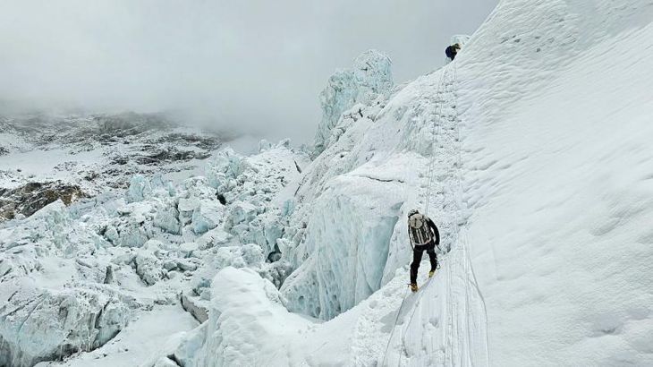 Royal Australian Navy officer Lieutenant Commander John Dover makes an ascent on Mount Everest. Story by Corporal Jacob Joseph.