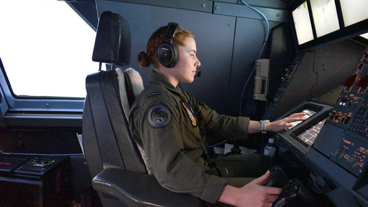 Flying Officer Frances Phelan, an air mobility officer with 33 Squadron, conducts air-to-air refuelling during Exercise Vigilant Defense. Story and photo by Flight Lieutenant Steffi Blavius.