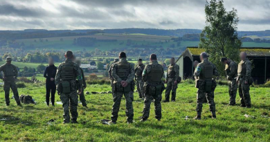 Trainees from the Armed Forces of Ukraine receive instruction from Australian Army trainers deployed on Operation Kudu in the UK. Story and photo by Lieutenant Commander Ryan Zerbe.