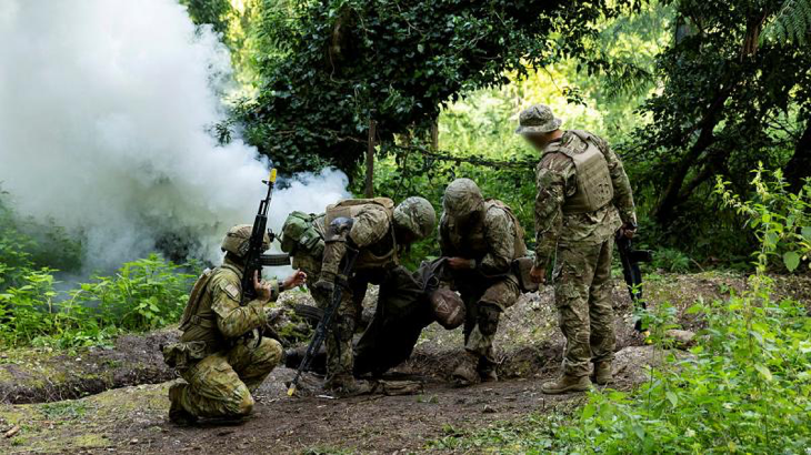 An Australian Army soldier instructs Armed Forces of Ukraine recruits during battle inoculation training, as part of Operation Kudu in the United Kingdom. Photo: Leading Aircraftwoman Emma Schwenke (image has been digitally altered for security purposes).