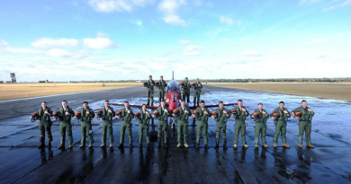 272 Phase 2 ADF Intermediate Pilots’ Course members assembled on the flight line with a Pilatus PC-21 aircraft at RAAF Base Pearce in WA ahead of their graduation. Story by Stephanie Hallen. Photo by Chris Kershaw.