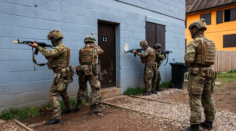 Australian Army soldiers deployed on Operation Kudu, with members from the Finnish Army, deliver a platoon and company sergeants battle course to Armed Forces of Ukraine personnel in the United Kingdom. Story by Lieutenant Carolyn Martin. Photos by Corporal Nicole Dorrett.