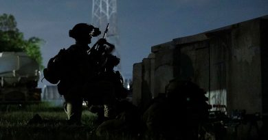 Soldiers from the 5th Battalion, the Royal Australian Regiment, prepare to lead a section during the Section Commanders Battle Course in Darwin, NT. Story by Captain Annie Richardson. Photos by Corporal Gregory Scott.