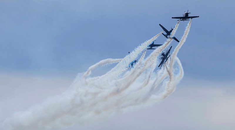 The Roulettes perform a complex high precision aerial manoeuvre at the West Sale Anzac weekend Air Show. Story by Flight Lieutenant Greg Hinks. Photo by Flying Officer Neive Vinall.