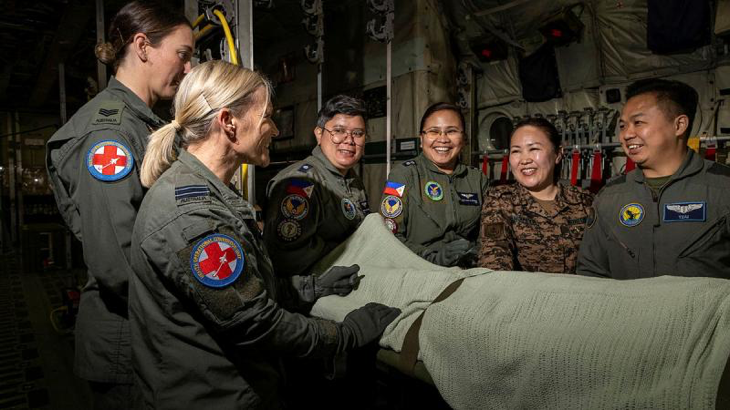 Health Operational Conversion Unit Aeromedical Evacuation course director, Flight Lieutenant Diane Casey, left, speaks with participating international partners inside a C-130J Hercules training fuselage at RAAF Base Richmond. Story by Flying Officer Madeleine Magee. Photo by Leading Aircraftman Chris Tsakisiris.