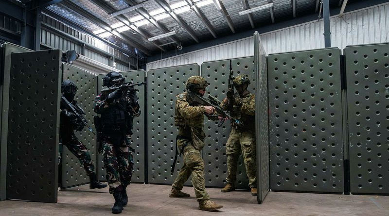 Soldiers from 5th Battalion, the Royal Australian Regiment, and Indonesian National Armed Forces personnel conduct urban training at Robertson Barracks, NT. Story by Lieutenant Commander Gary McHugh. Photos by Corporal Janet Pan.