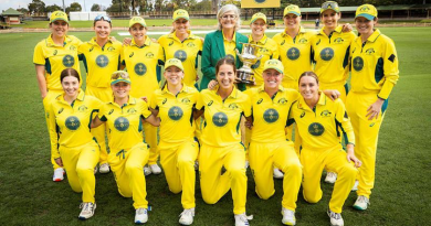 Governor-General Sam Mostyn and Leading Aircraftwoman Samantha Quadrio, bottom left, with the Australian team at the Governor-General’s XI vs England match at North Sydney Oval. Story by Flight Lieutenant Grace Casey-Maughan. Photos by Chief Petty Officer Andrew Dakin.