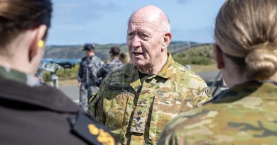 General the Honourable Sir Peter Cosgrove speaks with Australian Navy Cadets during a visit to the West Head Gunnery Range, Flinders, Victoria. Photo by Leading Seaman Sittichai Sakonpoonpol.
