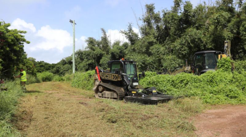Army engineers from 6th Engineer Support Regiment clear the ground with a JCB Skid Steer Loader for the Army Ailan Community Assistance Program. Story and photos by Captain Joanne Leca.
