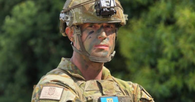 Commander of the Australian contingent, Major Tom Folley, pauses during Operation Kudu. Story and photos by Lieutenant Commander John Thompson.
