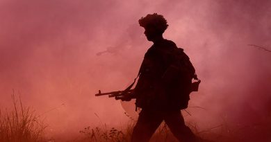 An infantry soldier from the 1st Battalion, Royal New Zealand Infantry Regiment advances during an assault on Exercise Talisman Sabre 2025. Photo by Leading Seaman Susan Mossop.