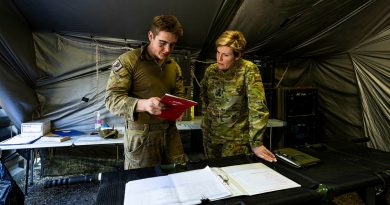 Commander 2nd Health Brigade, Brigadier Louise Martin, visits soldiers at Shoalwater Bay during the South Queensland Warfighter Exercise. Story by Lieutenant Colonel Christopher Rickey. Photo by Corporal Johnny Huang.