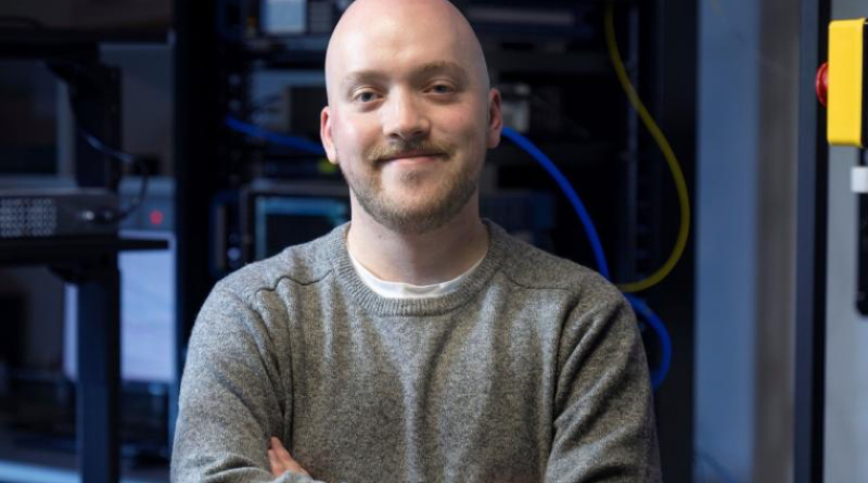 Defence scientist Ben Harris is attracted to the extraordinary field of quantum physics. Story by Robert Nutbrown. Photo by Kasi Metcalfe.