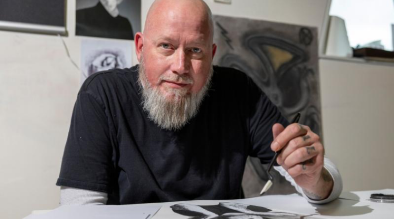 Chief Petty Officer Pete Morrison works on his art. Story by Flight Lieutenant Thomas McCoy. Photo by Private Alex Brown.