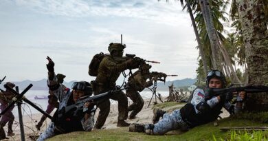 Australian soldiers from the 2nd Battalion, Royal Australian Regiment, and Armed Forces of the Philippines soldiers participate in an amphibious landing and assault near San Vicente, the Philippines, during Exercise Alon 25. Photo by Corporal Adam Abela.