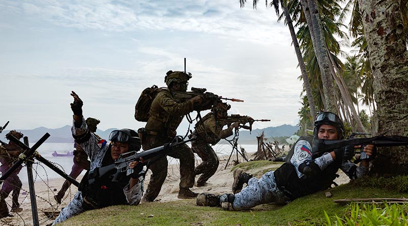 Aussie + Filipino troops hit the beach