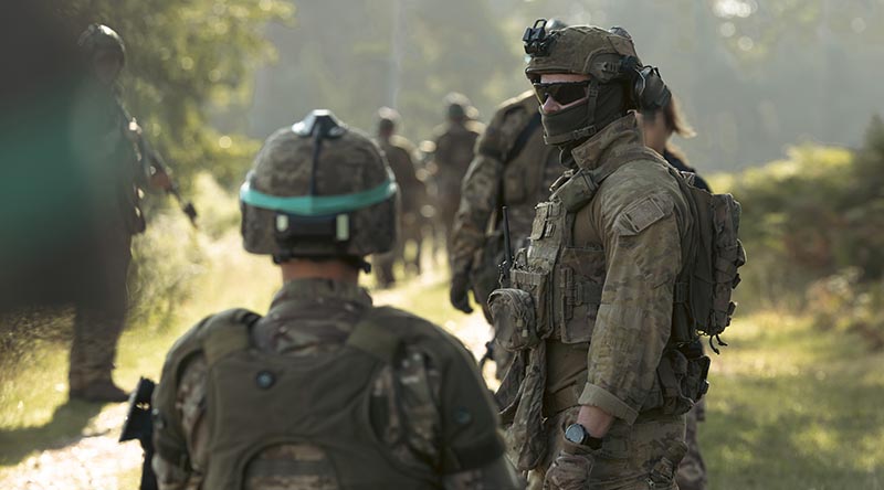 An Australian Army soldier instructs Armed Forces of Ukraine personnel during a training serial as part of Op Kudu Rotation 10 in the United Kingdom. Photo by Corporal Riley Blennerhassett.