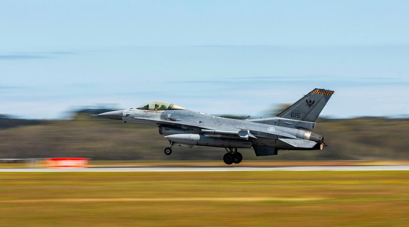 A Republic of Singapore Air Force F-16C takes off at RAAF Base Pearce. Story and photos by Flying Officer Michael Thomas.
