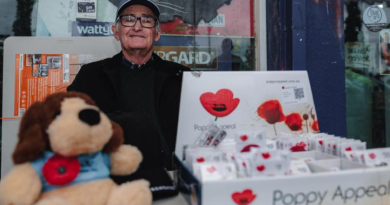 Sandy Sandford, a former Regimental Sergeant Major of Trentham Military Camp in New Zealand, sells poppies in Melbourne ahead of Remembrance Day. Story by Major Carla Armenti. Photo by Corporal Cameron Pegg.