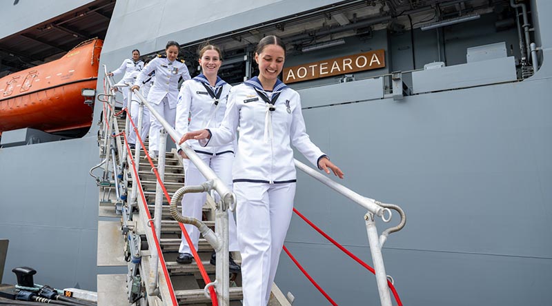 Crewmembers of HMNZS Aotearoa disembarked to a warm welcome home after an 8-month deployment. NZDF photo.