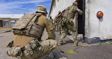 New Zealand soldiers supervise Ukrainian soldiers during an urban-operations training session. NZDF photo.