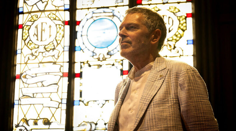 James Scarlett, 9th Baron Arbinger, observes the AE1 submarine stained glass window in the HMAS Kuttabul Chapel, NSW. Story by Lieutenant Marcus Middleton. Photos by Leading Seaman David Cox.