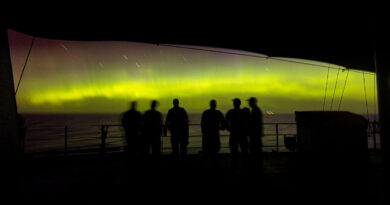 Sailors from HMAS Warramunga gather on the upper deck to view the colours of the Aurora Australis. Story by Sub-Lieutenant Keigan Gunther. Photos by Leading Seaman Abdus Chowdhury.